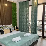 Апартамент Stylish Flat With Free Pool Access, Bendita Mare By Flat Mаnаger Златни пясъци
